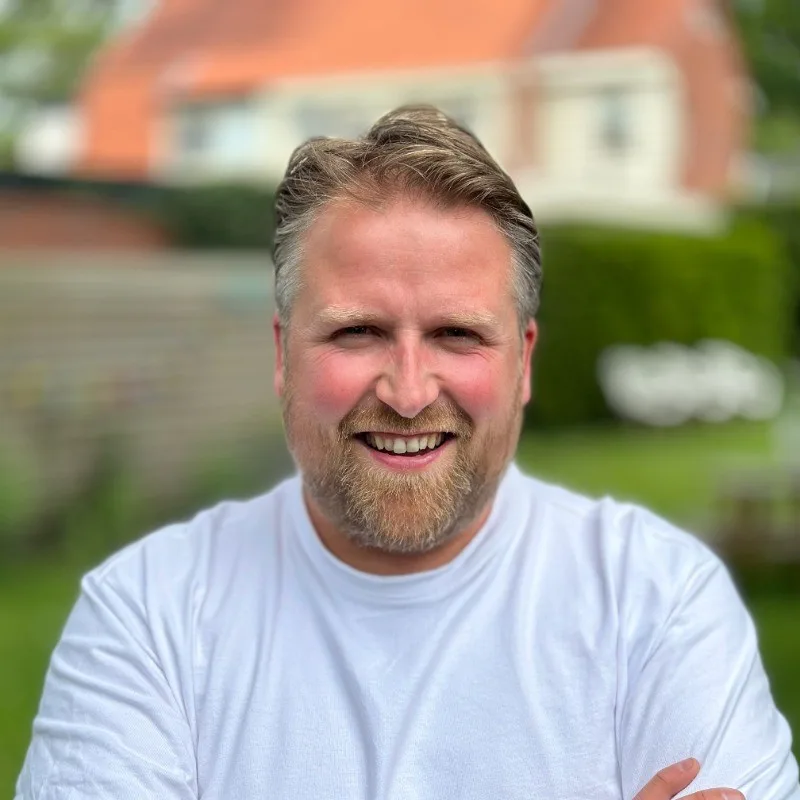 Portrait of Niek Hindriks, AI and automation consultant at Trustweb